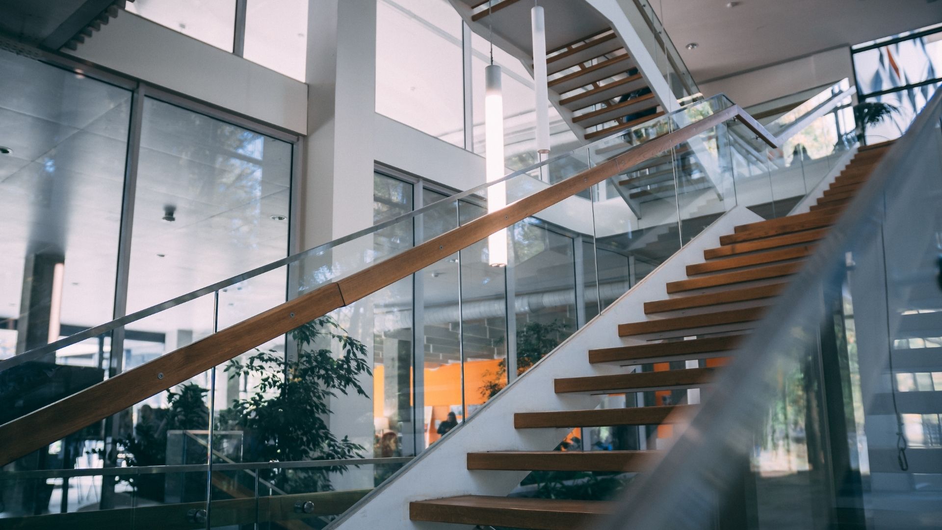  Korkuluk ve Küpeşte Sistemlerinde Güvenlik ve Estetik Dengesi 